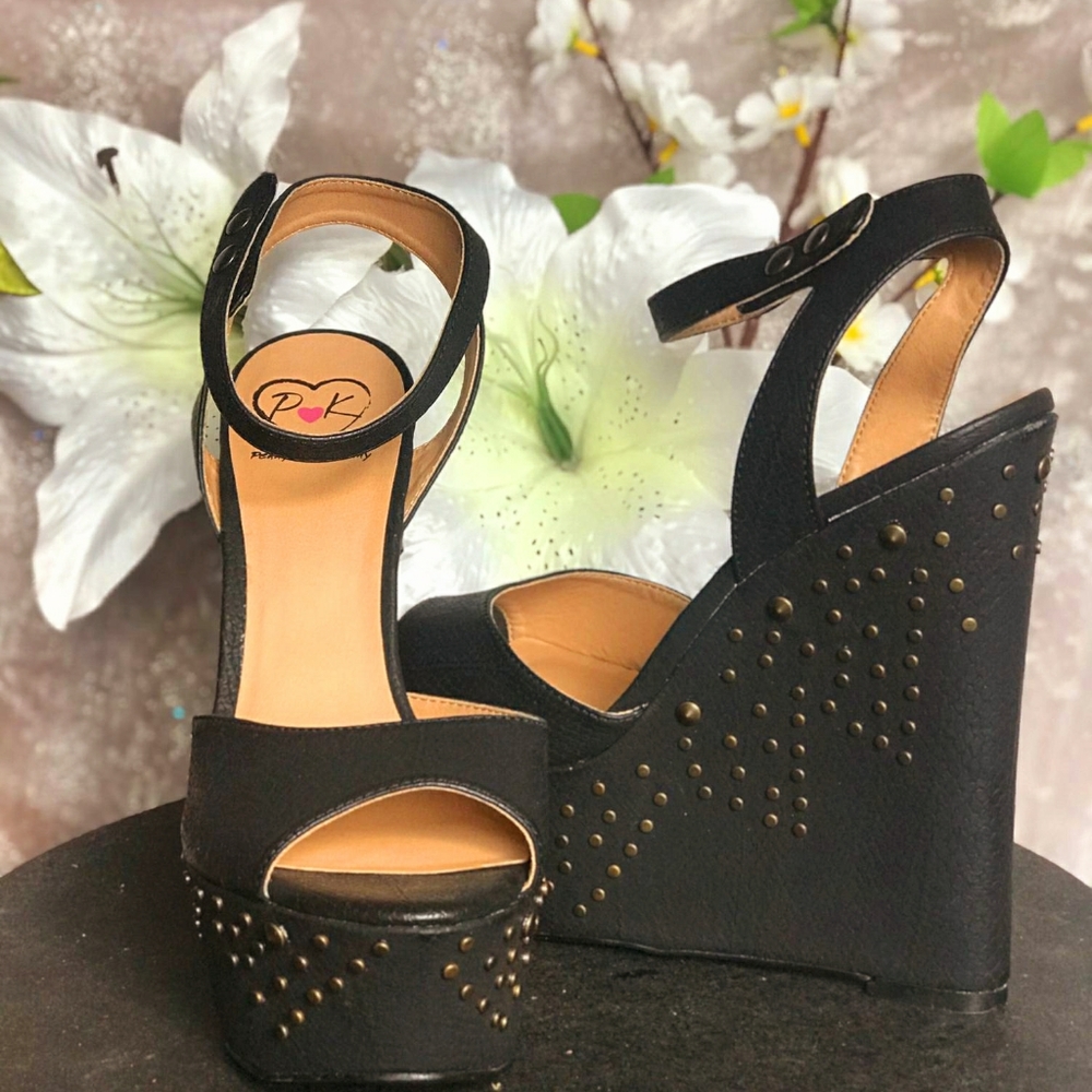 Shoes - Picture 2 of 3